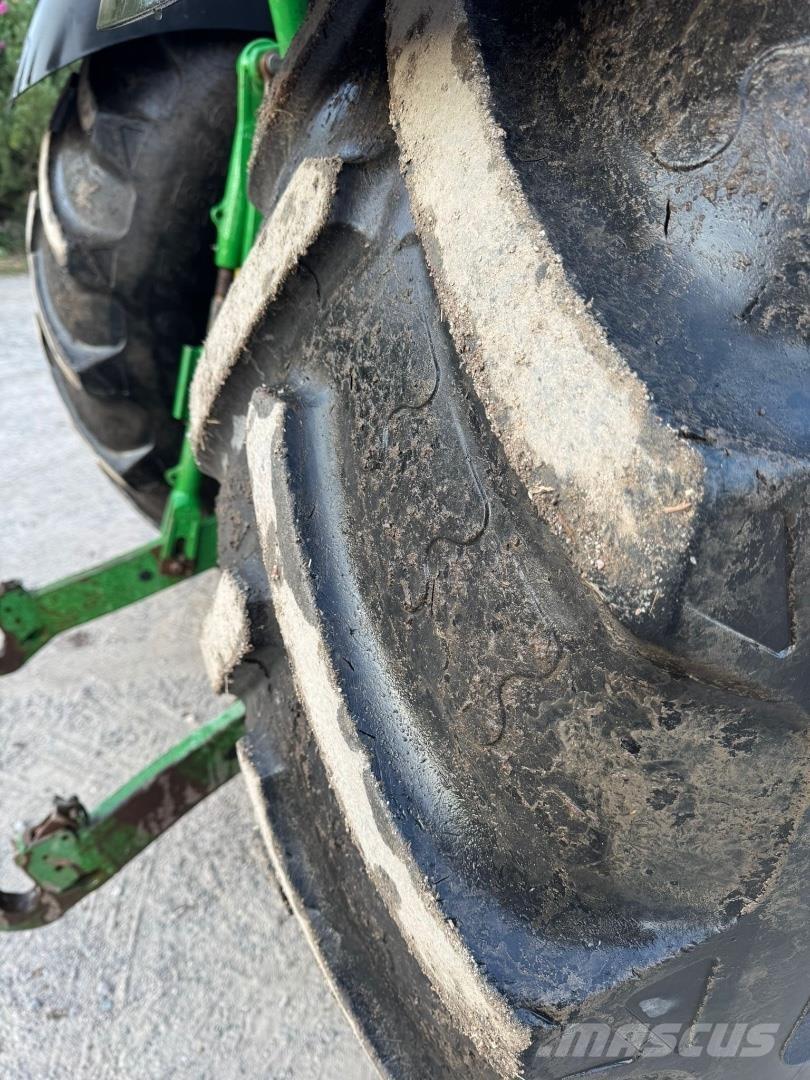 John Deere 6215R 曳引機