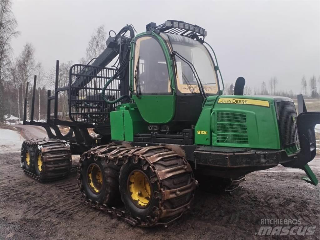 John Deere 810 E 集運機