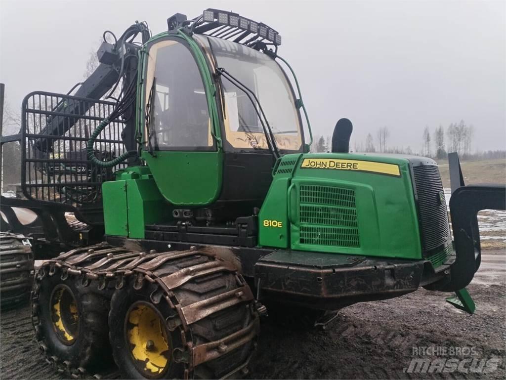 John Deere 810 E 集運機