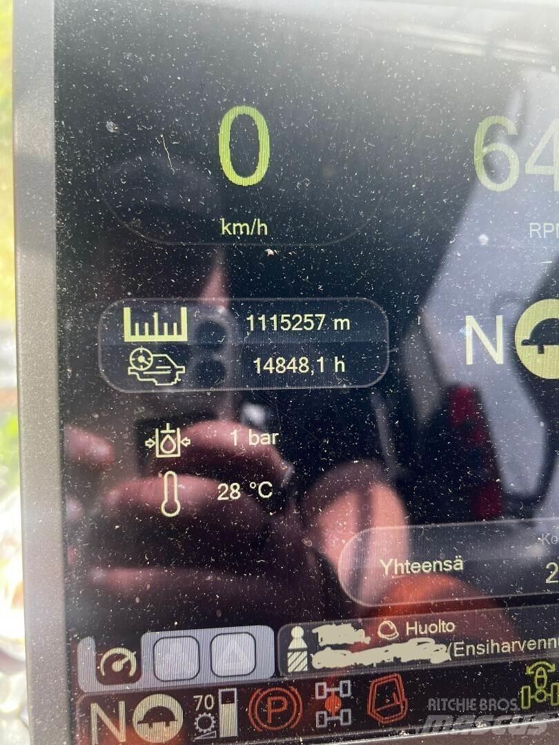 Komatsu 901 XC 收穫機
