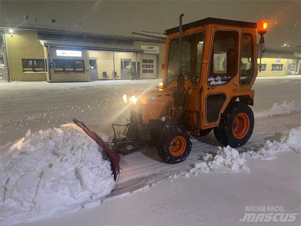 Kubota B 1700 4*4 其他地面照料機械