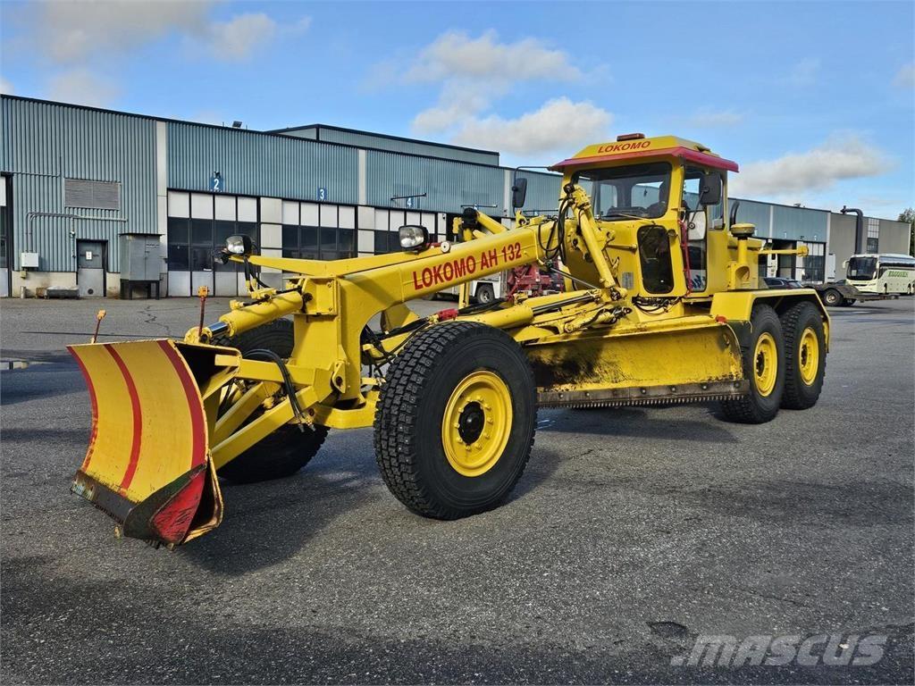 Lokomo AH 132 C 平土機