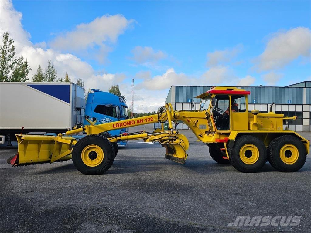 Lokomo AH 132 C 平土機