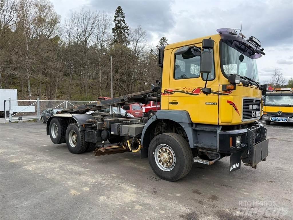 MAN 19.403 4x4 + 2 都市/通用型車輛