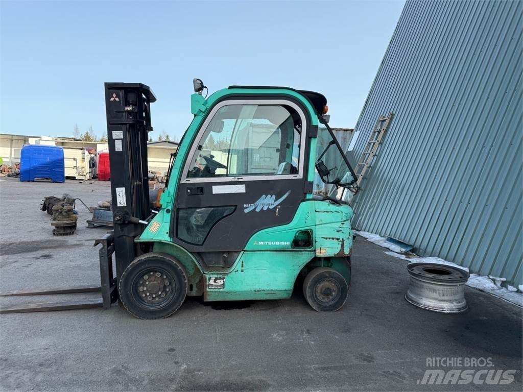 Mitsubishi FD20N 柴油卡車