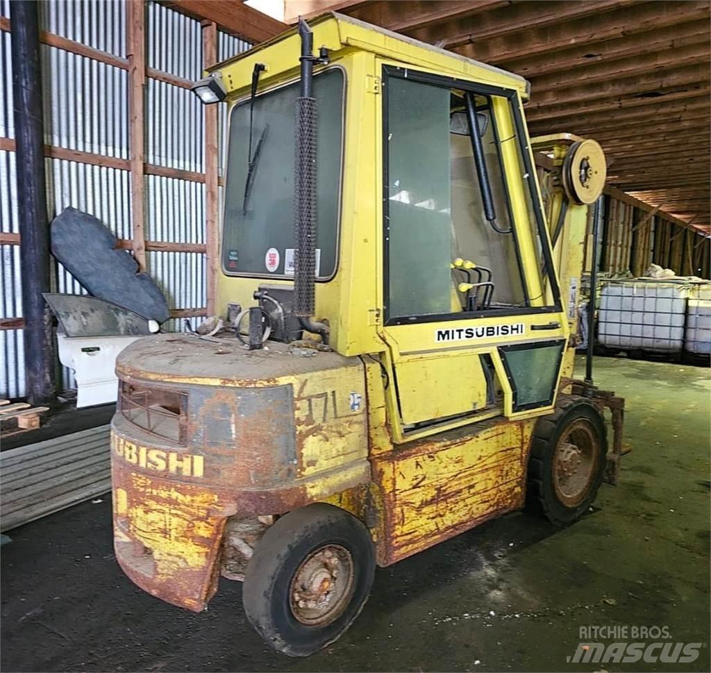 Mitsubishi FD25 柴油卡車