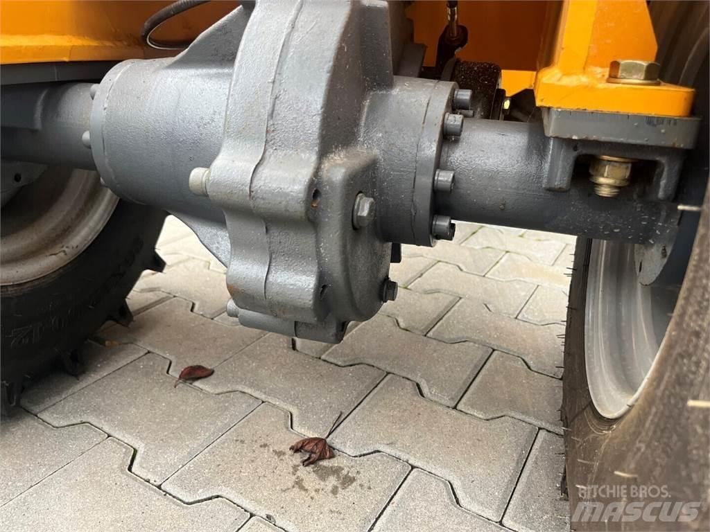 Multiloader L 10 小型裝載機