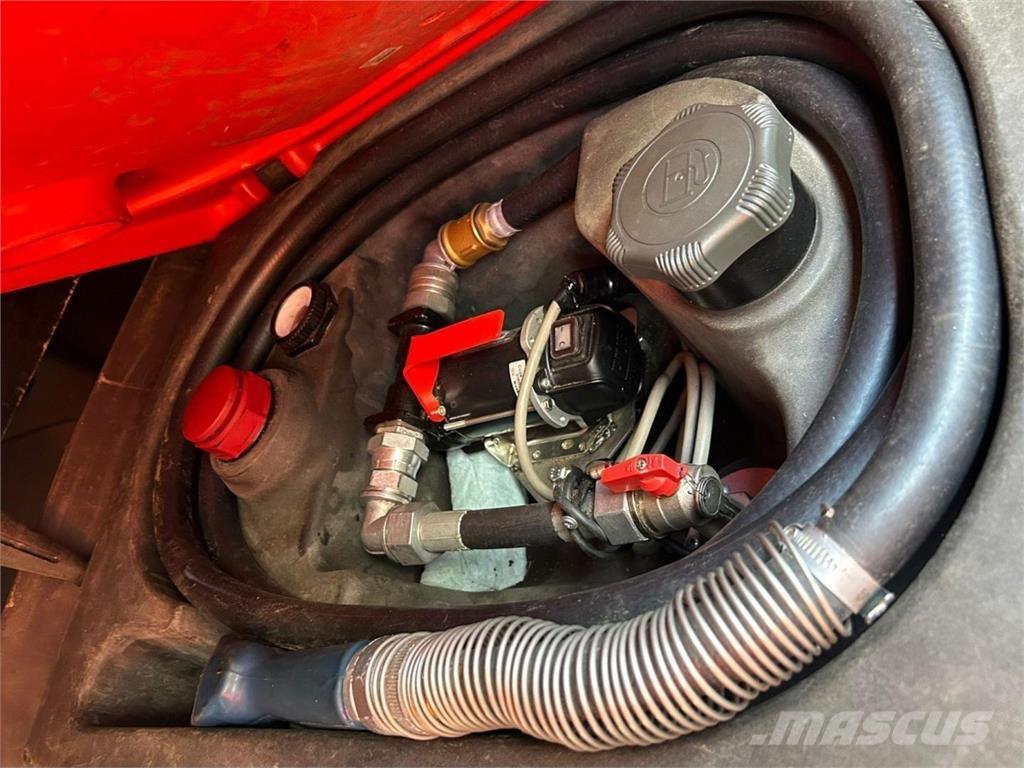  Polttoainesäiliö 箱/槽