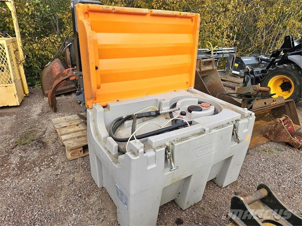  Polttoainesäiliö 箱/槽