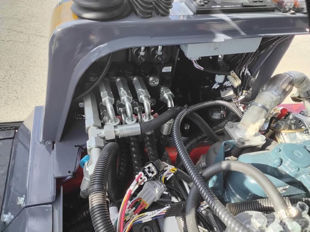 QuattroX QX-810 小型裝載機