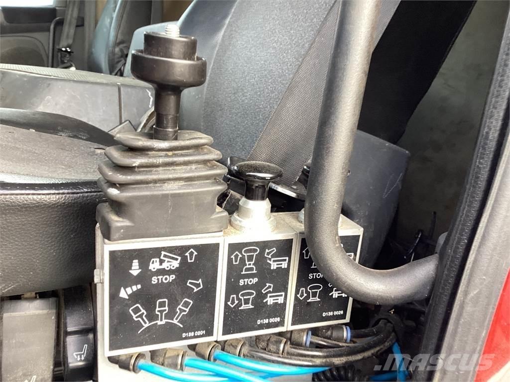 Scania P 320 吊鉤式起重車
