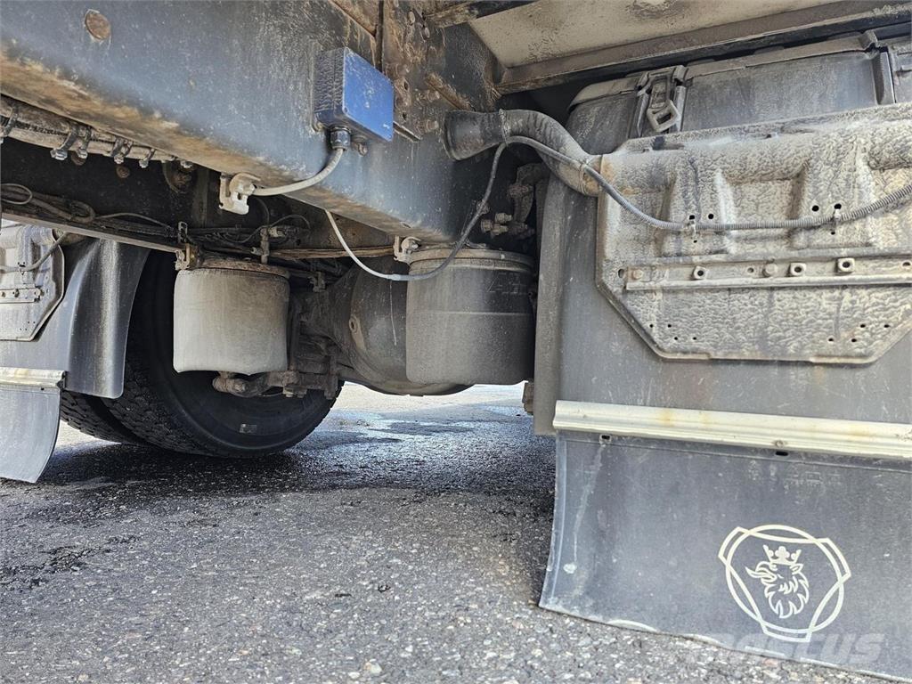 Scania P270 4X2 貨箱式卡車