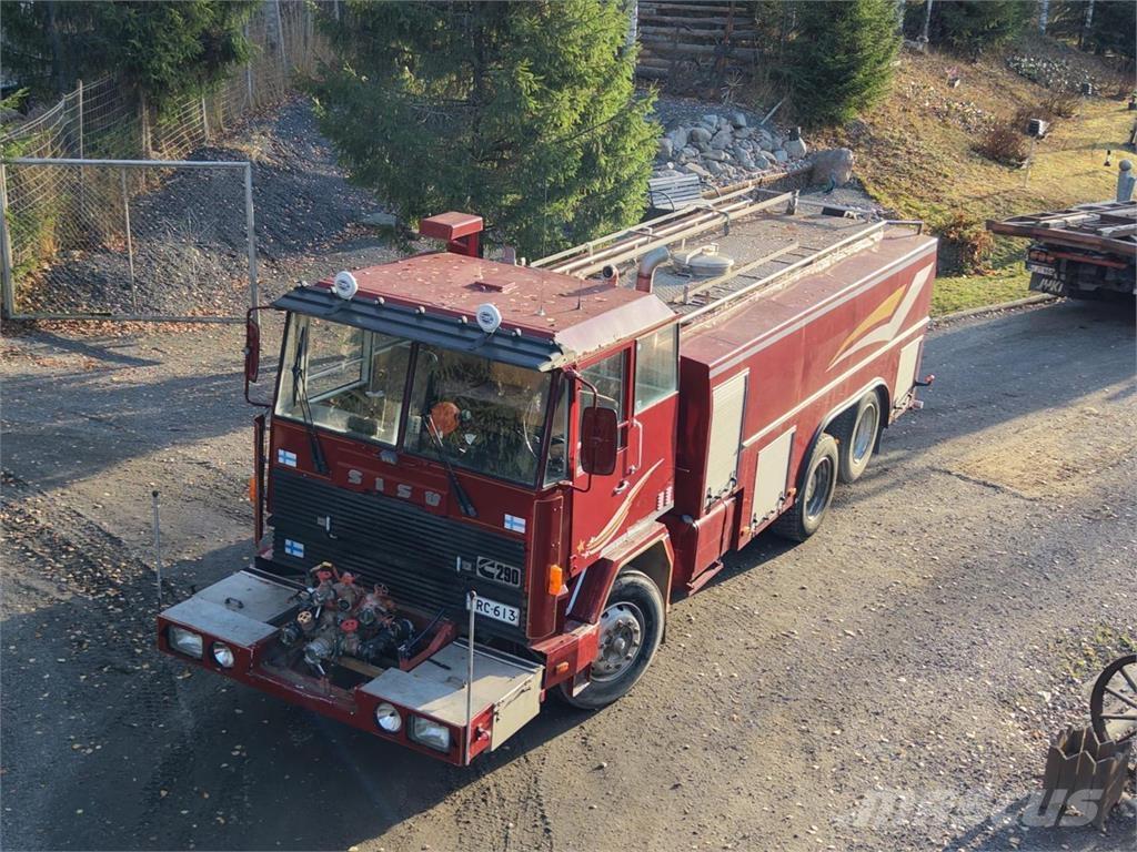 Sisu Paloauto 6X2 其他貨車