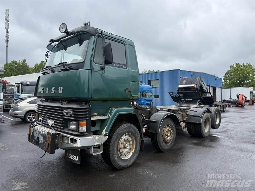 Sisu Sm332 8x2 商用底盤車