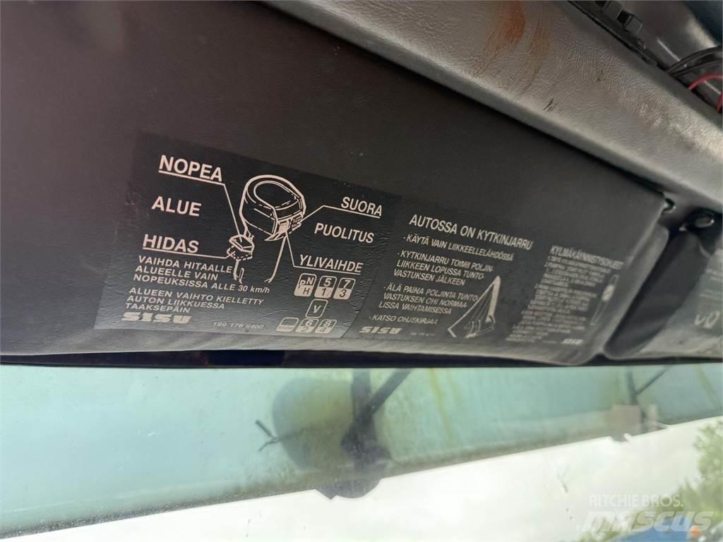 Sisu Sm332 8x2 商用底盤車