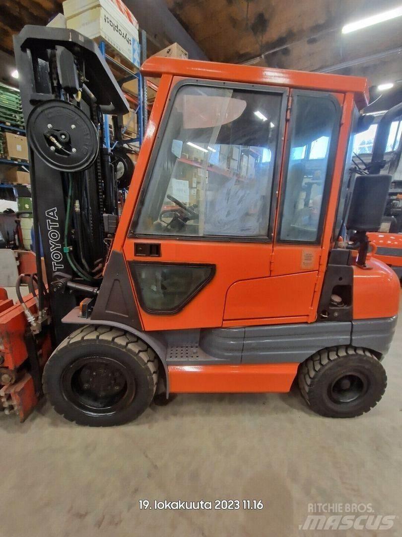 Toyota 02-6FDF30 柴油卡車