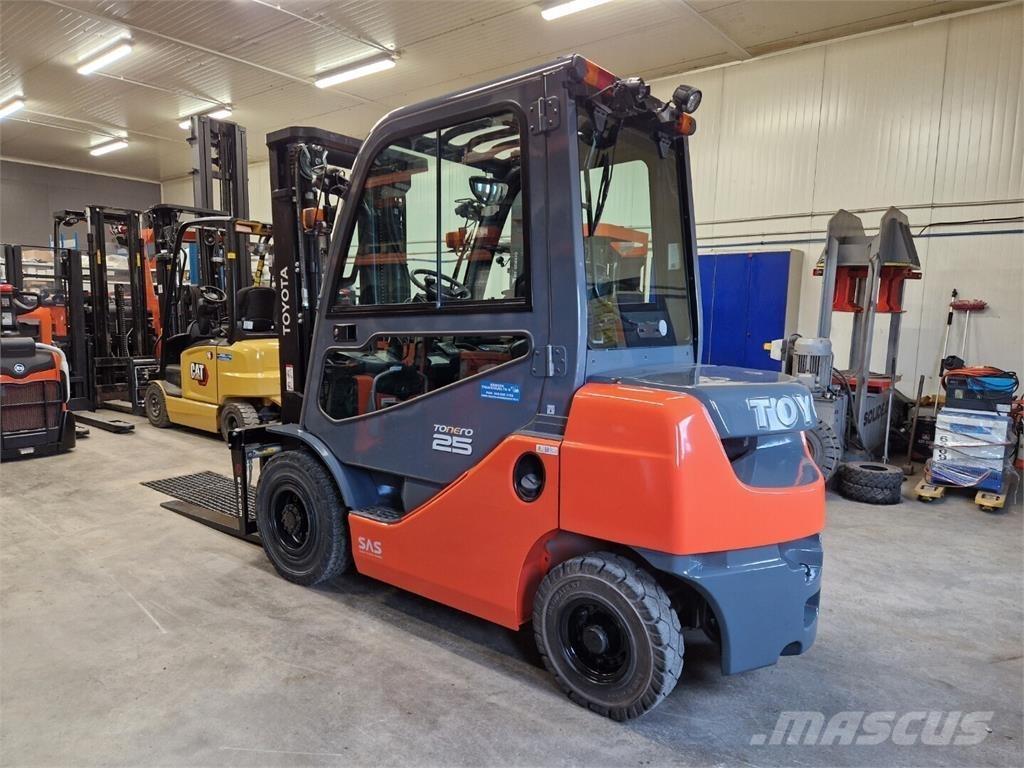 Toyota 02-8FDF25 柴油卡車