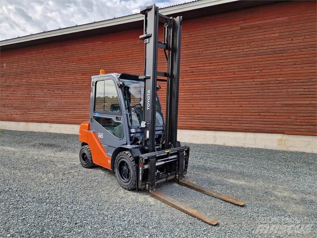 Toyota 02-8FDF30 柴油卡車