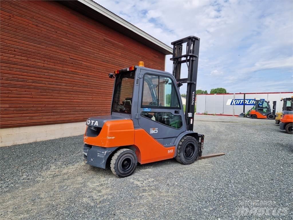Toyota 02-8FDF30 柴油卡車