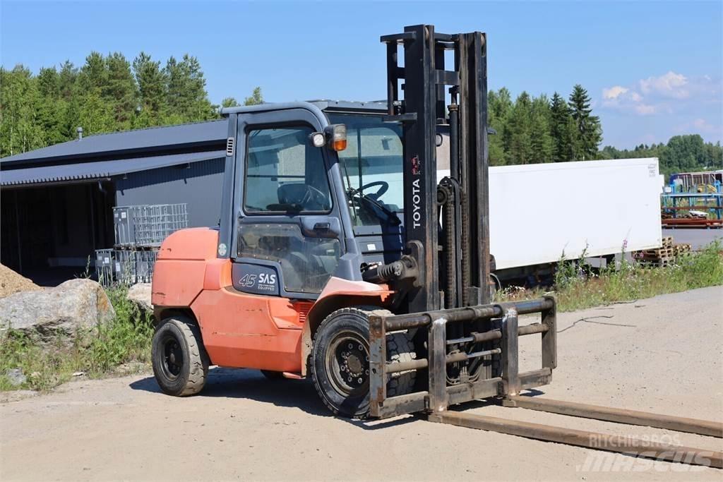 Toyota 7FD40 柴油卡車