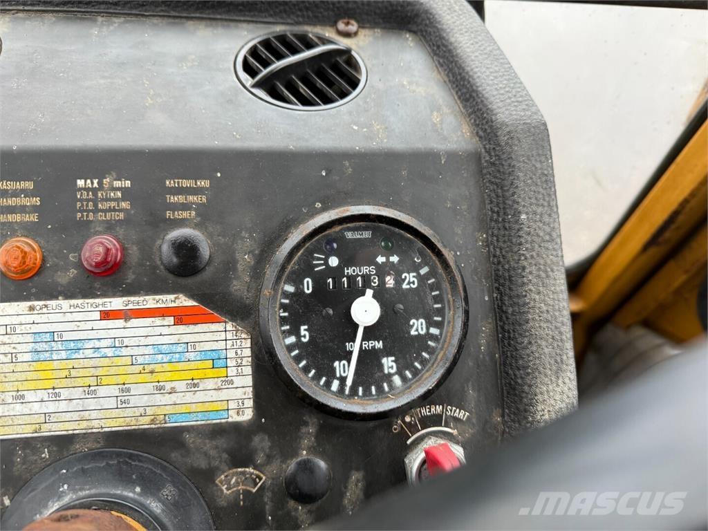 Valmet 702S 曳引機