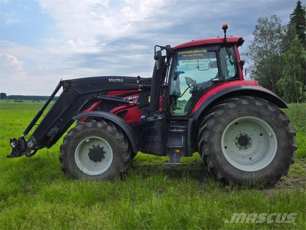 Valtra T144 Versu 曳引機