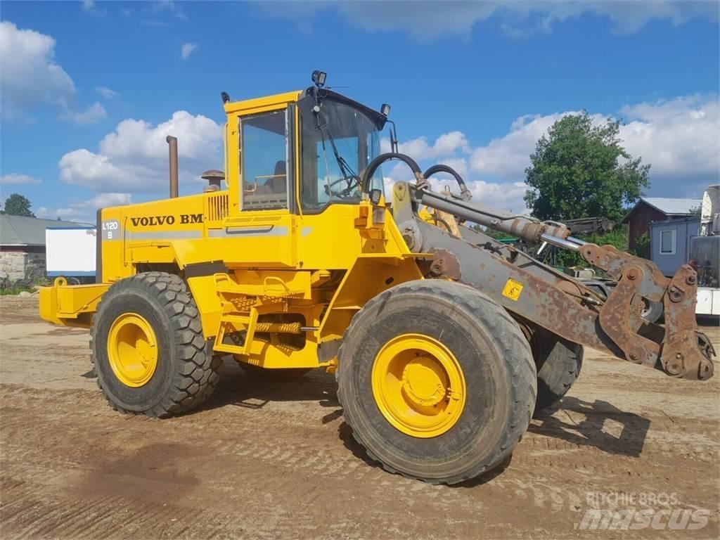 Volvo BM 120B 輪胎式裝載機