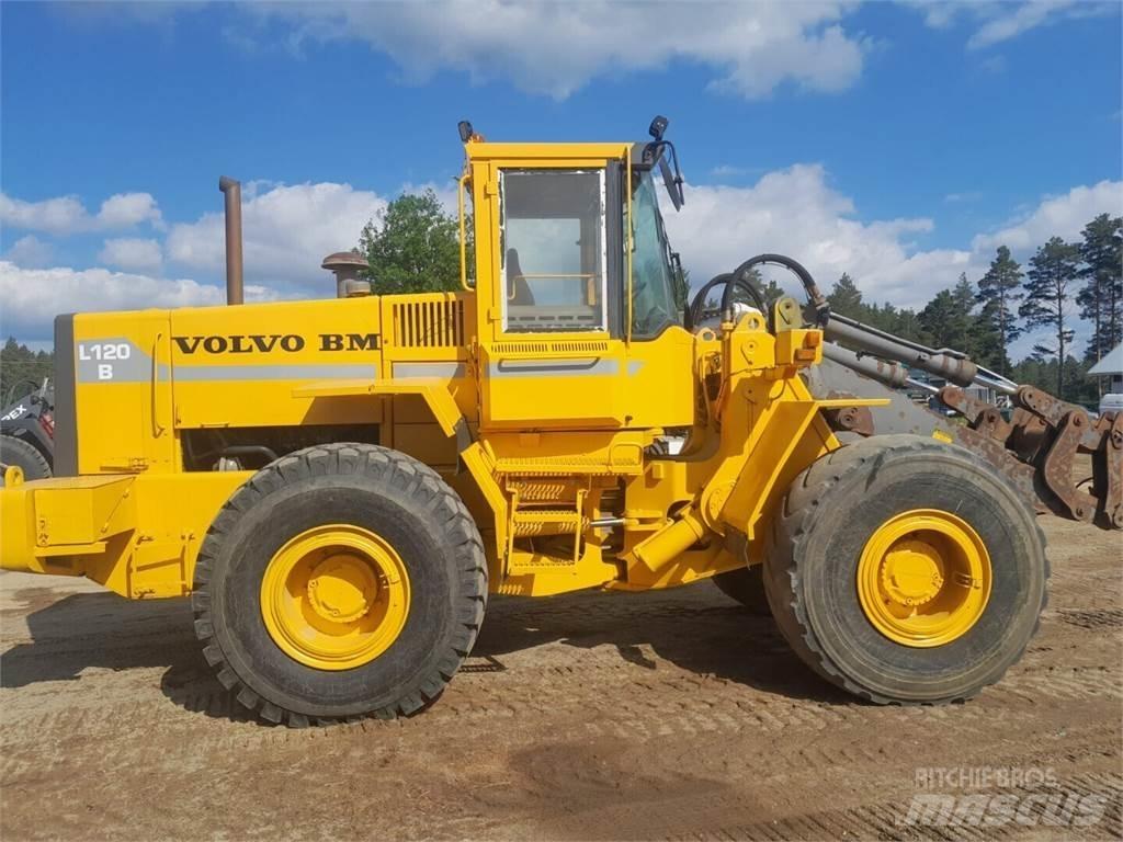 Volvo BM 120B 輪胎式裝載機