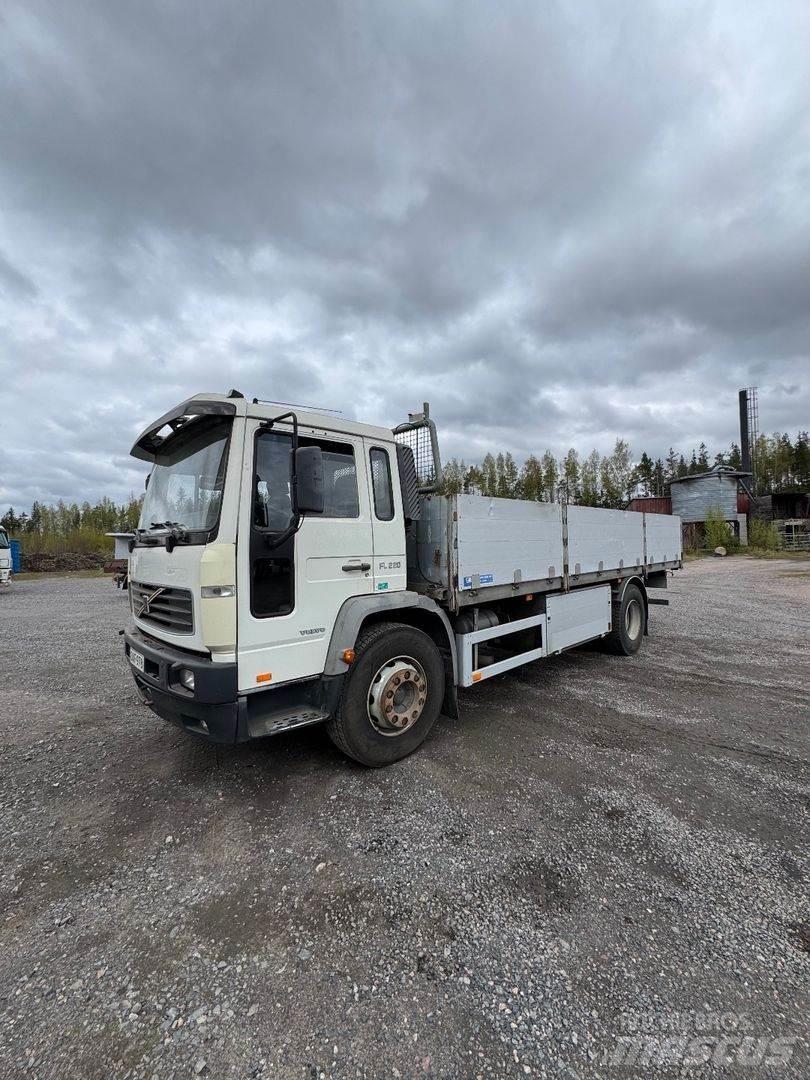 Volvo FL6 平板式/側卸式卡車