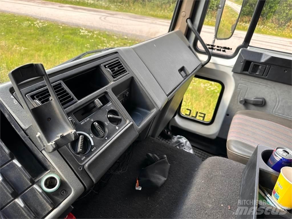 Volvo FLC 貨箱式卡車