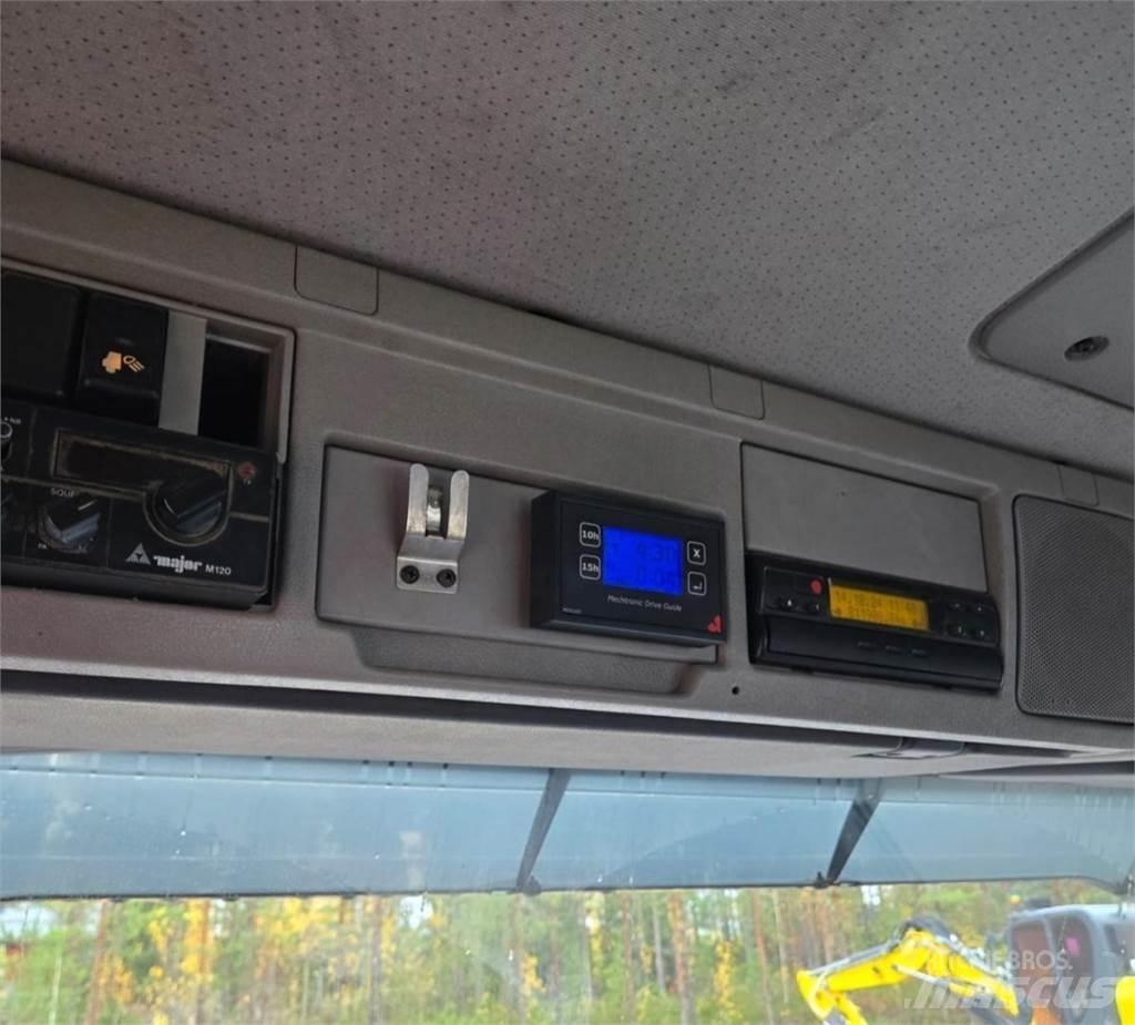 Volvo FM12 8X4 吊鉤式起重車