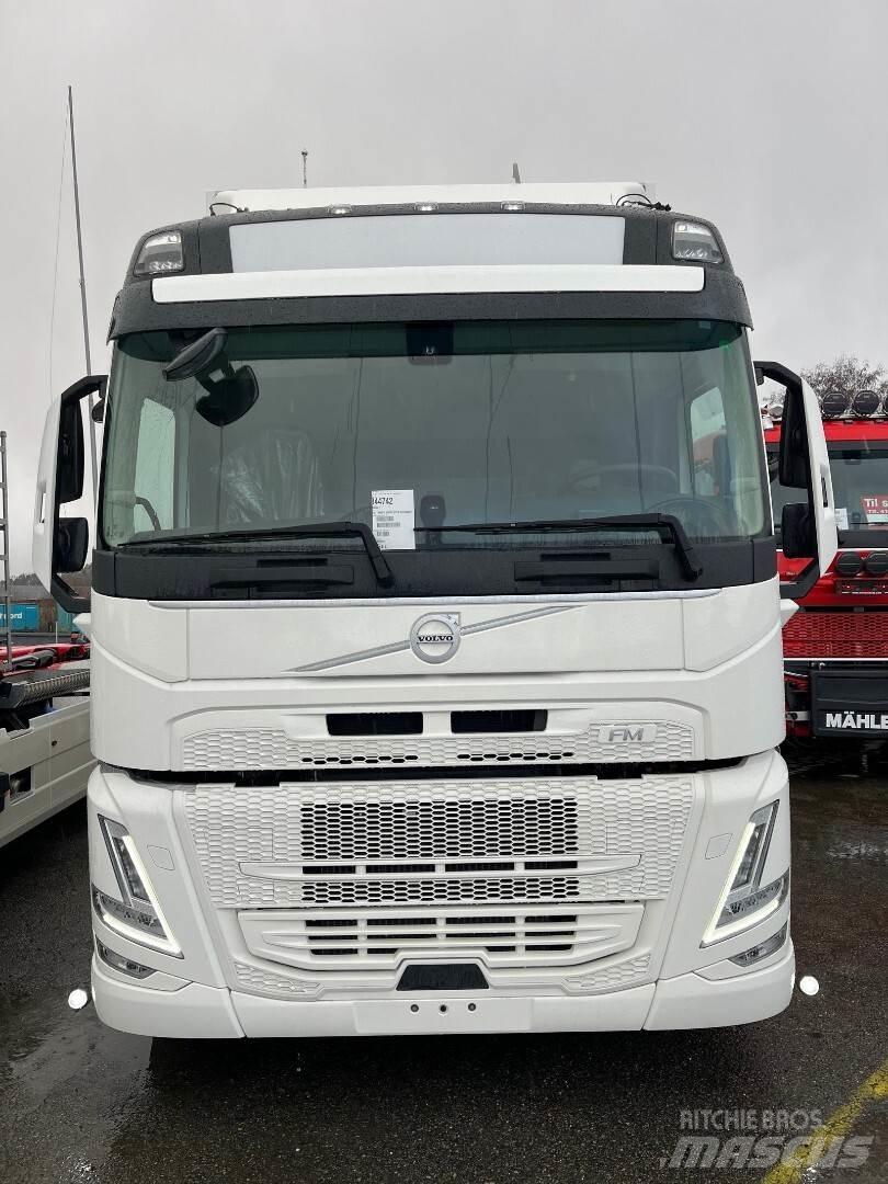 Volvo FM330 4x2 貨箱式卡車