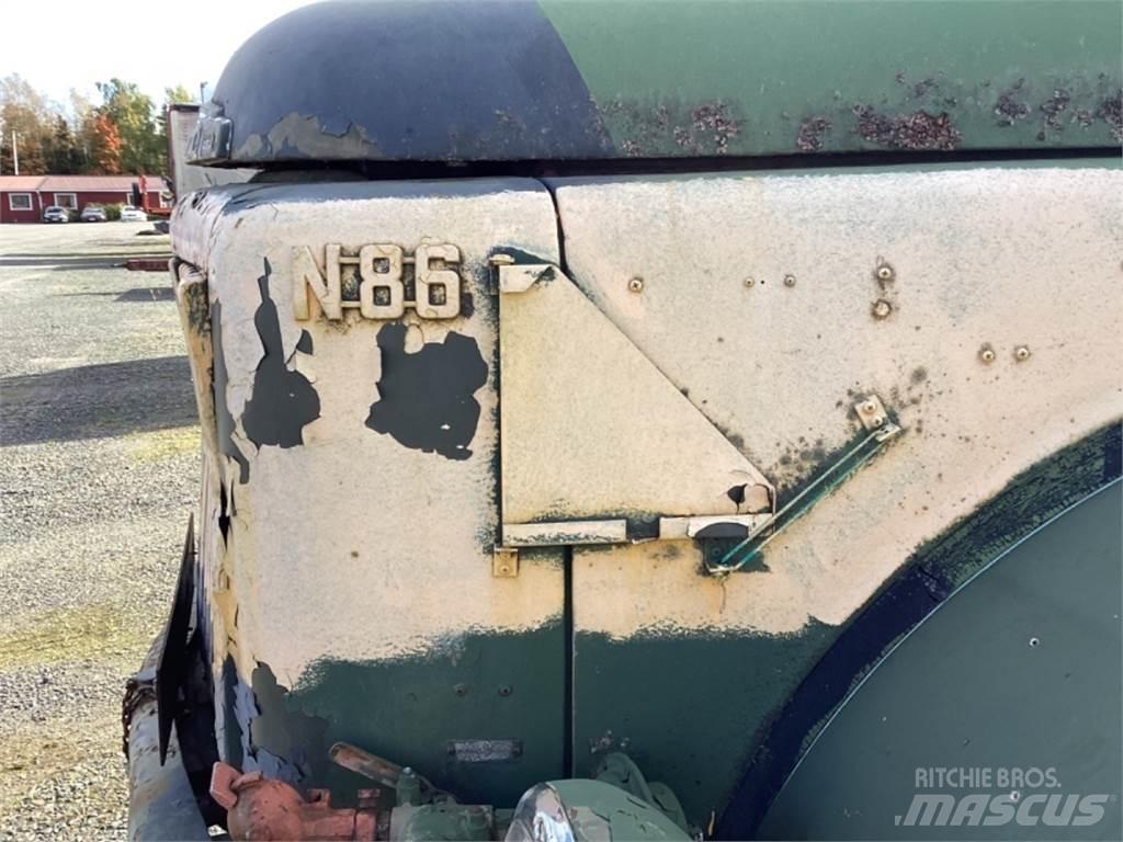 Volvo N 86 平板式/側卸式卡車