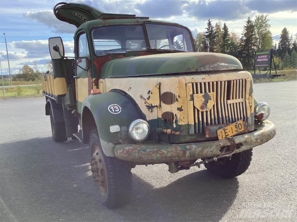 Volvo N 86 平板式/側卸式卡車
