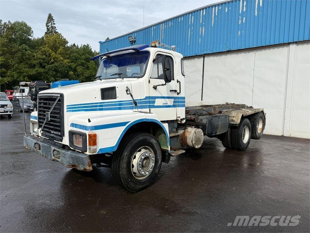 Volvo N10 6x2 吊鉤式起重車