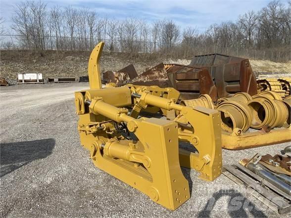 CAT D8 鬆土機
