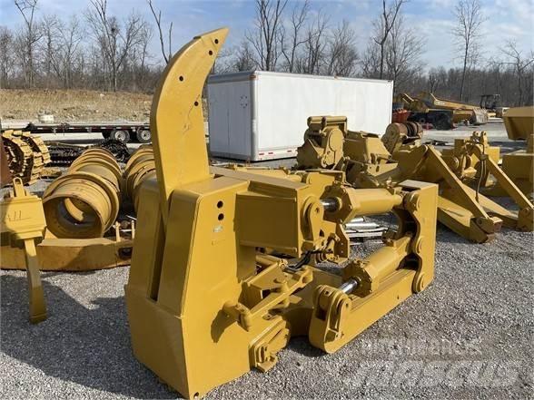 CAT D8 鬆土機