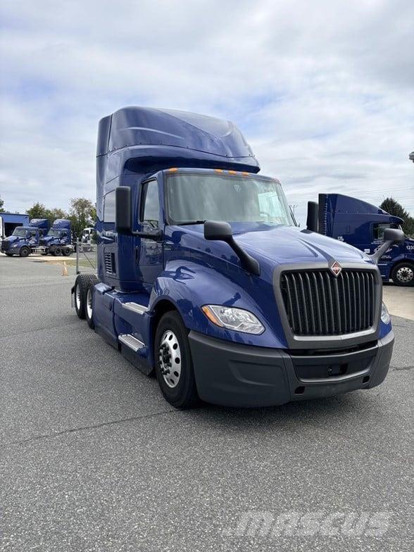 International LT 曳引機組件