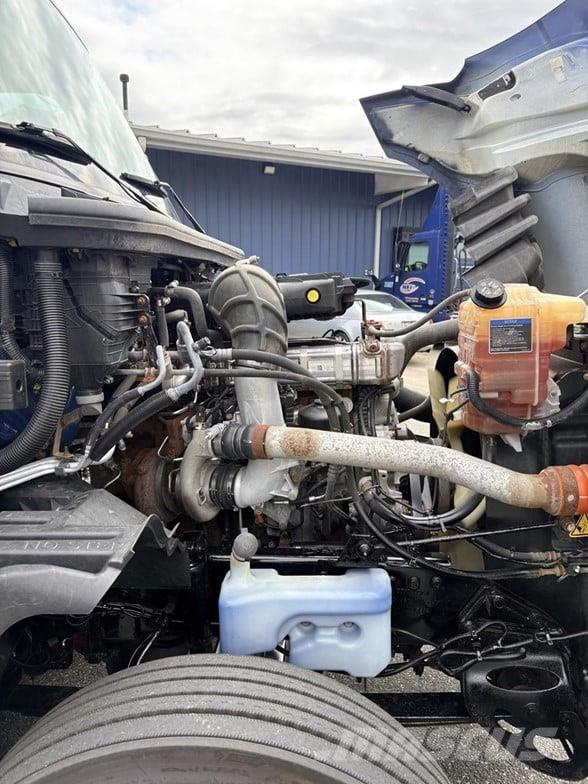 International LT 曳引機組件