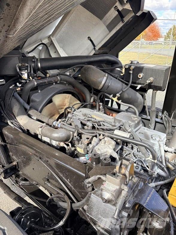 Kalmar OTTAWA 4X2 OFF-ROAD 終端式曳引機