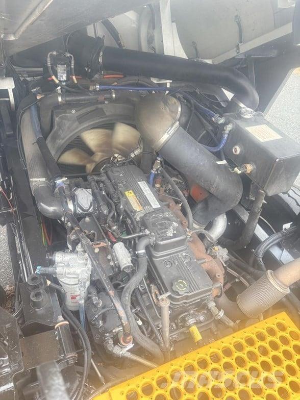 Kalmar OTTAWA 4X2 OFF-ROAD 終端式曳引機