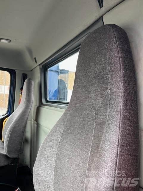 Volvo VNR64T300 曳引機組件