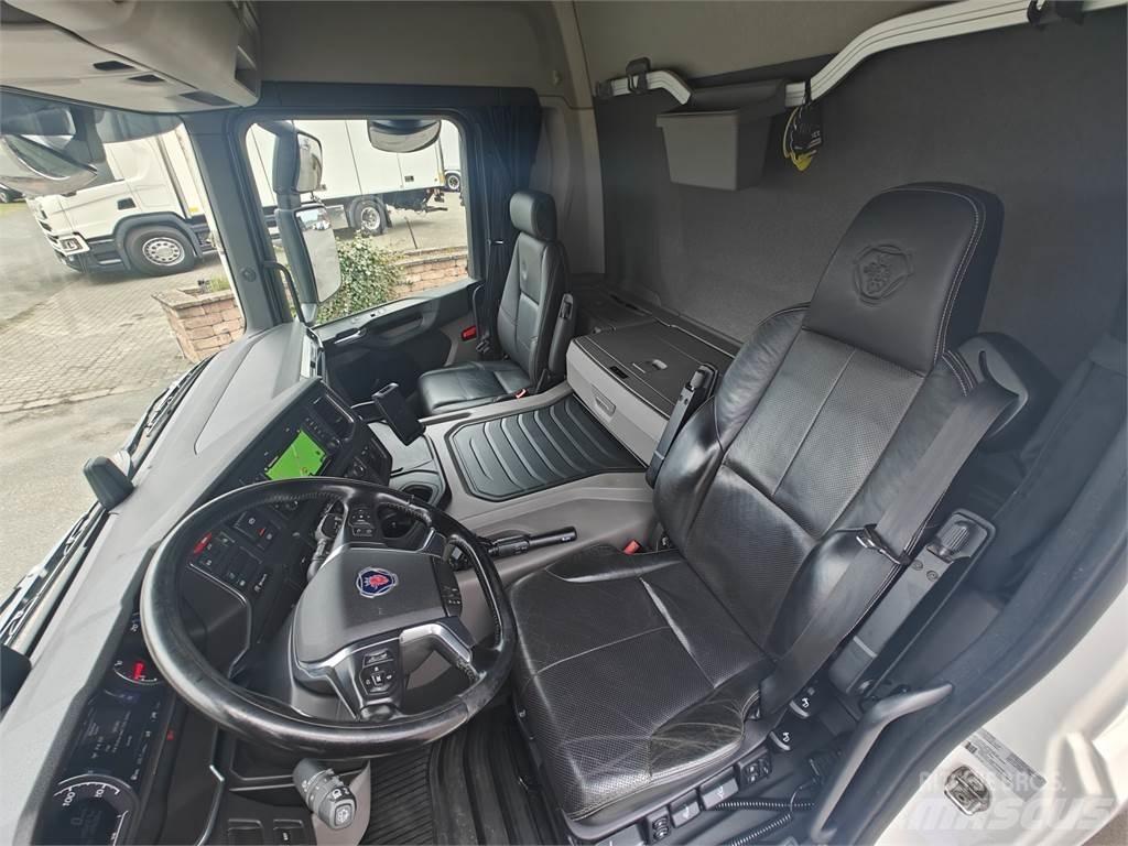 Scania P280 貨箱式卡車
