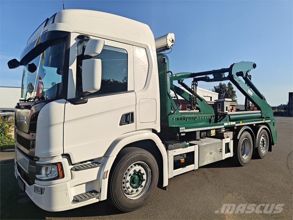 Scania P370 裝載運輸卡車