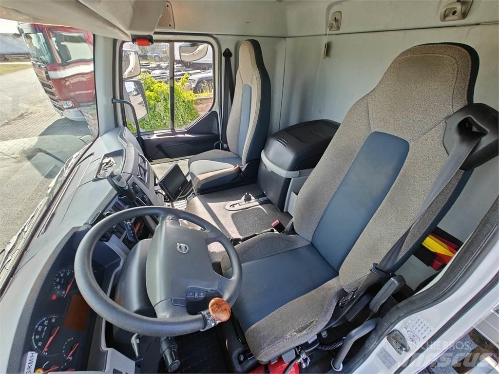Volvo FL250 貨箱式卡車