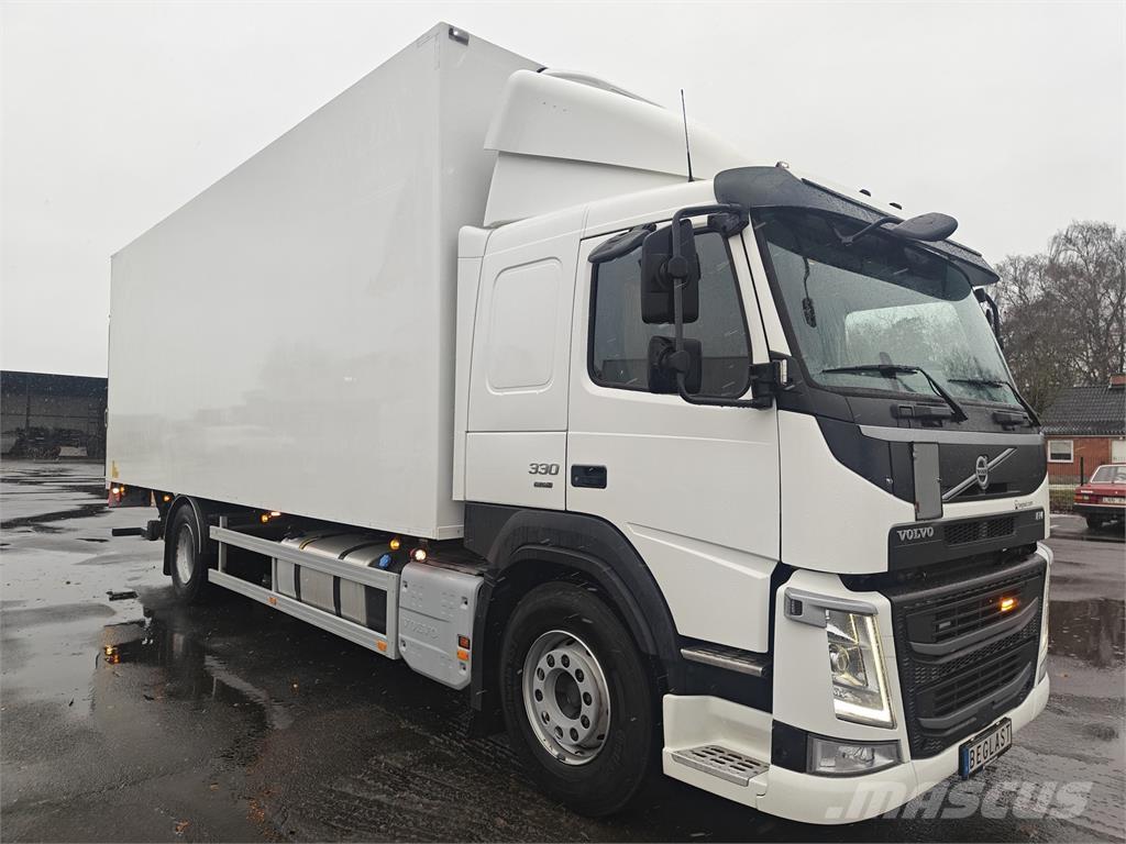 Volvo FM330 貨箱式卡車