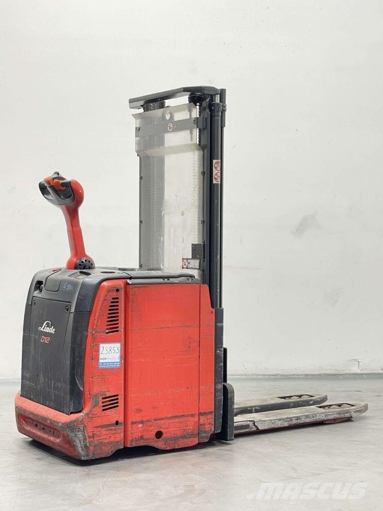 Linde D12-133 行走控制式堆積機