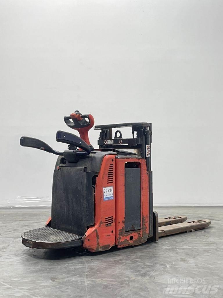 Linde D12AP 行走控制式堆積機