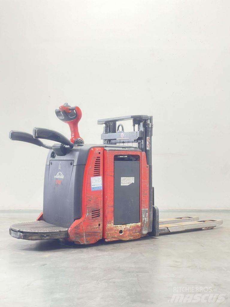 Linde D12AP-133 行走控制式堆積機