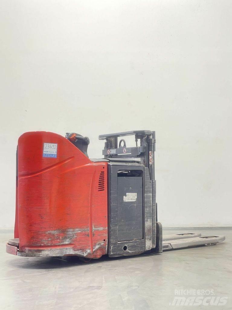 Linde D12HPSP-133 行走控制式堆積機